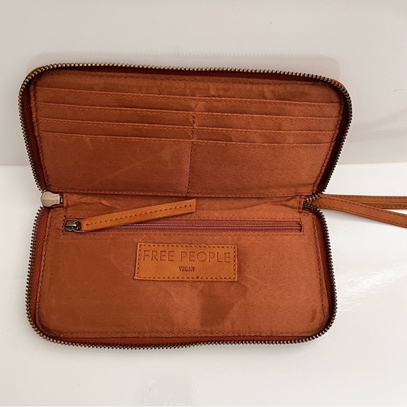 FREE PEOPLE Vegan Wallet/Wrislet Brown color w/ multiple cardslots & zip closure - Picture 7 of 8